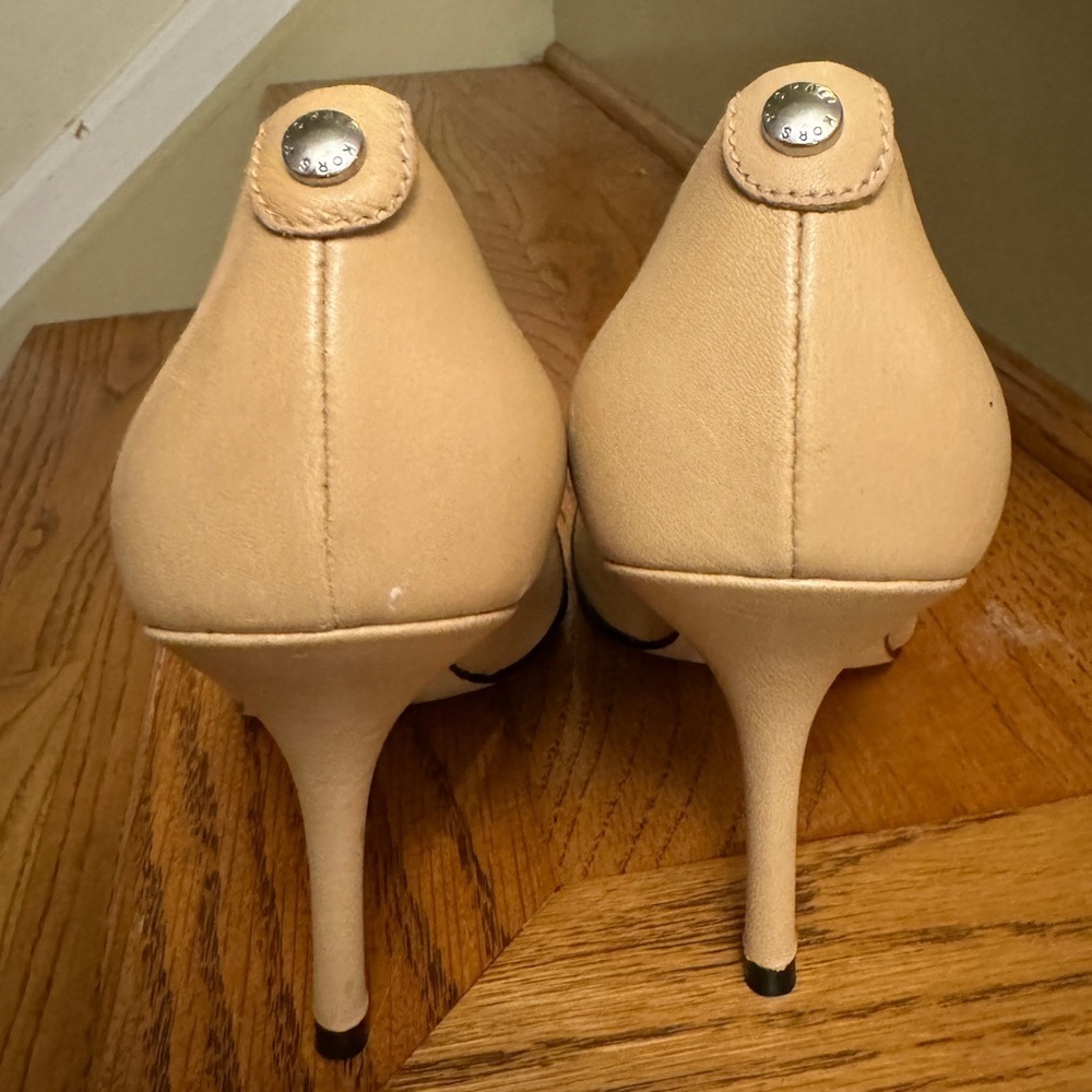 MICHAEL KORS Leather Presley Cap Two Toned Black and Tan Heels 5 1/2 5.5 - Picture 3 of 7
